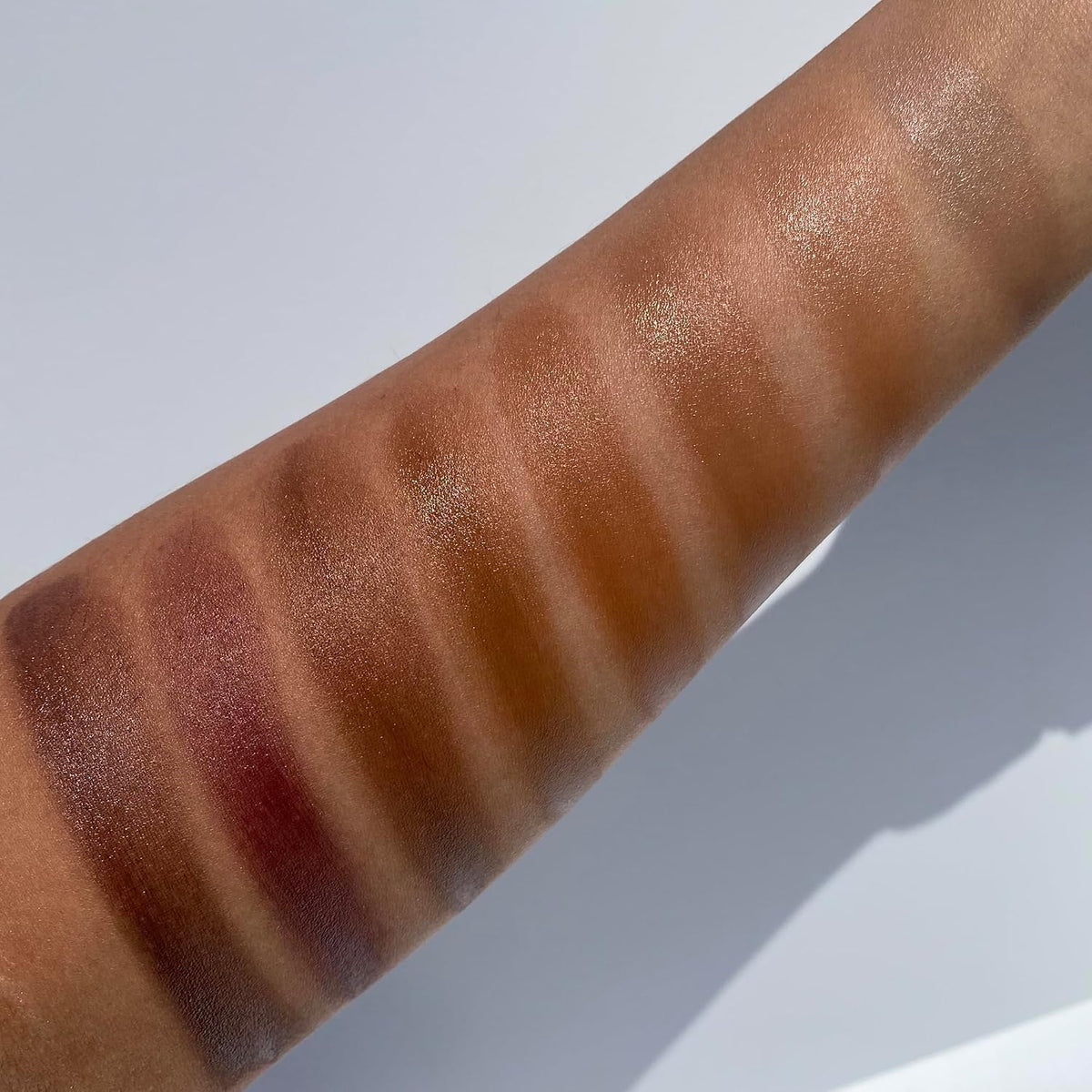 e.l.f. Putty Bronzer. Creamy & Highly Pigmented Formula. Creates a Long-Lasting Bronzed Glow. Infused with Argan Oil & Vitamin E. Tan Lines. 0.35 Oz