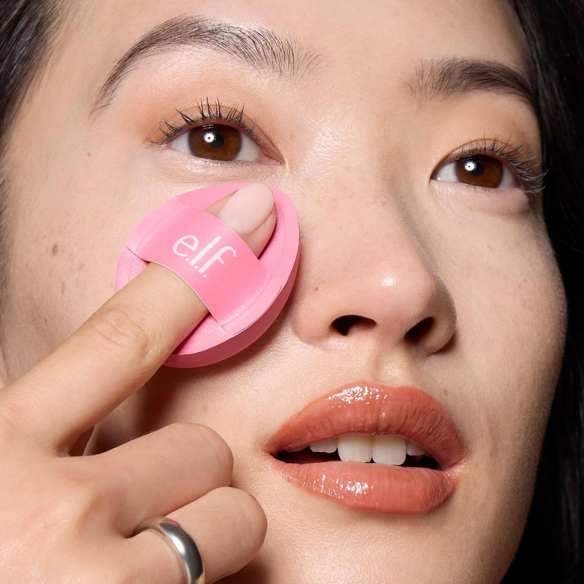 e.l.f. Pillow Puff Concealer Sponge. Beauty Blender For Streak-Free. Even. Makeup Application With Airbrushed Finish. Latex-Free. Vegan & Cruelty-Free