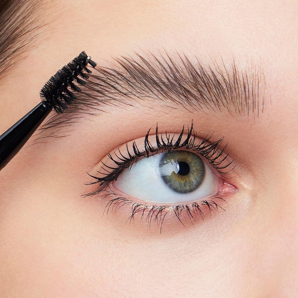 e.l.f. Brow Lift Applicator. Dual-Ended Eyebrow Brush For Grooming & Lifting Brows & Applying Brow Wax. Creates A Fluffy Feathered Look